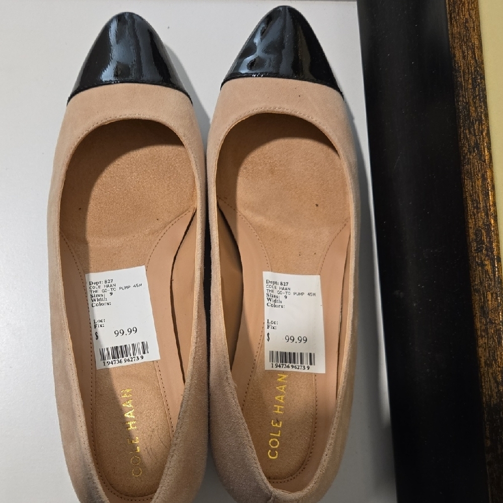 Cole Haan Cream and Black Flats Elegant Two-Tone Design